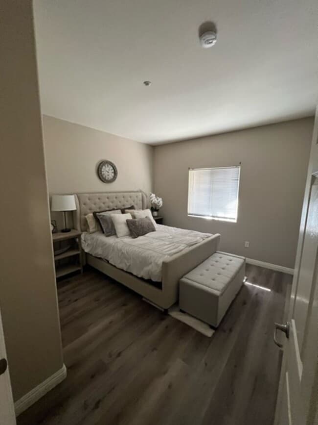 Building Photo - Beautiful 2 Bed/2Bath Lower Unit Condo wit...