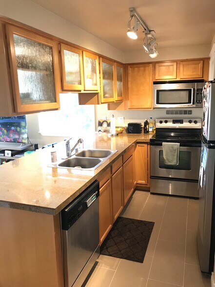 Kitchen - 2200 Thorndyke Ave W