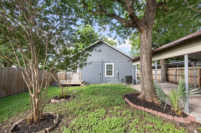 Building Photo - 5737 Dorbrandt St