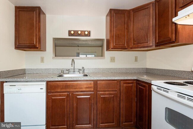 Building Photo - 2406 Rosecroft Ct