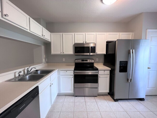 Building Photo - 2/2.5 in Chase Townhomes