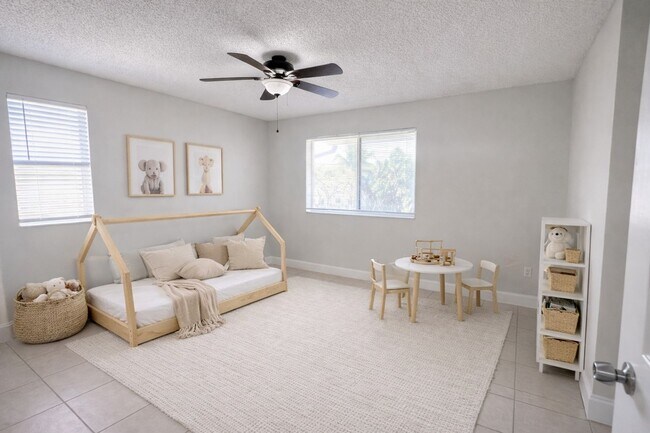 Building Photo - LARGE 3 BED/2.5 BA IN CORAL SPRINGS! Up to 3-Months Off!