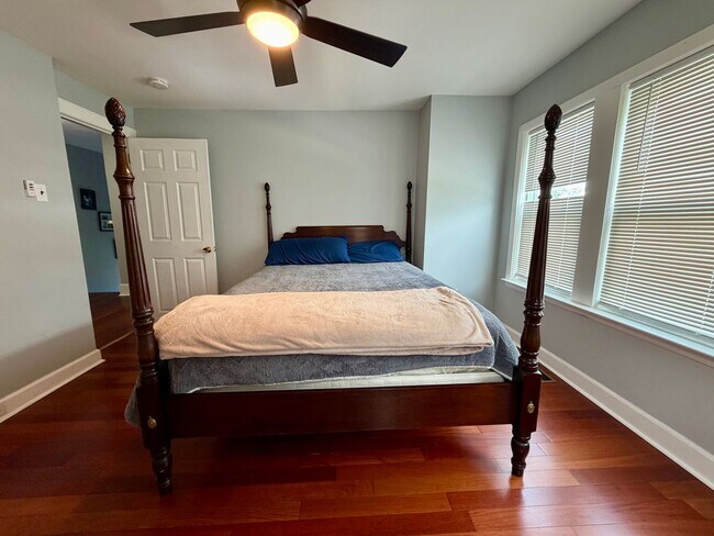 Building Photo - Stunning 4-Bed/2-Bath Home in the heart of Lansdowne! Available First Week of September!
