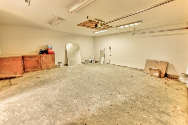 Building Photo - 15626 Whitewater Ln