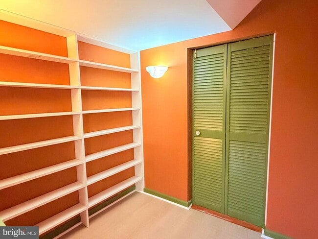 Building Photo - 15 Moonlight Ct