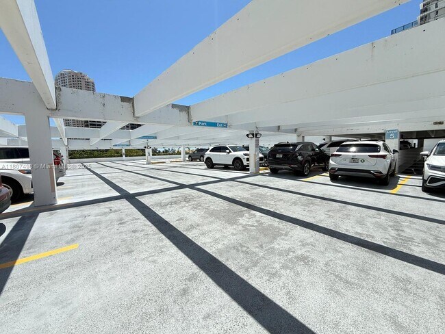 Building Photo - 701 Brickell Key Blvd
