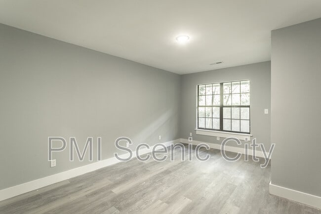 Building Photo - 845 Donaldson Rd