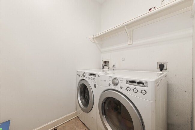 Building Photo - 3010 Pelican Cove