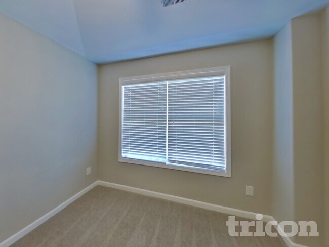 Building Photo - 26 Hillshire Dr