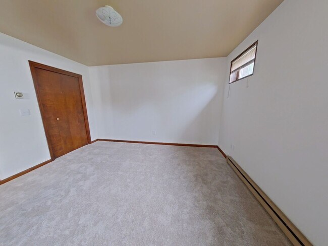 Building Photo - 550 S Hanover St