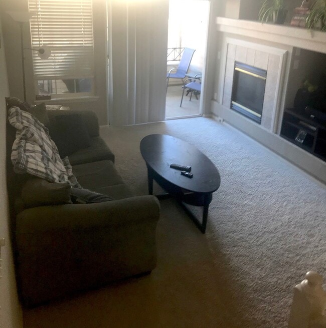 Building Photo - Beautiful 2 Bedroom/2 Bathroom Townhome in Kensington Estates