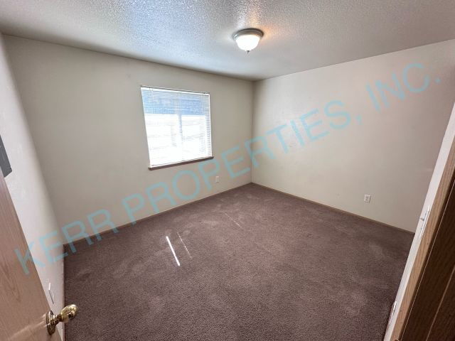 Building Photo - 2211 SE 96th Dr