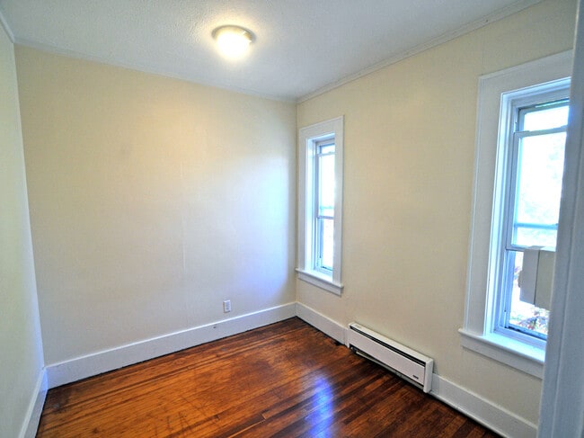 Building Photo - 137 Mohawk Ave