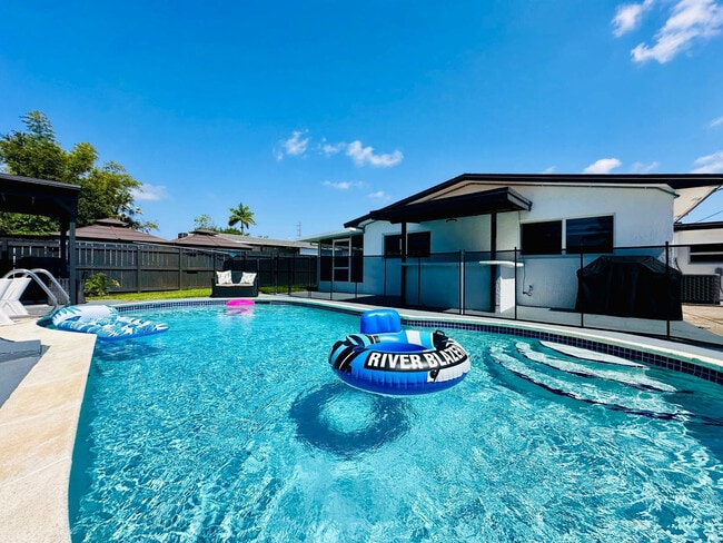 Building Photo - 6740 Custer St