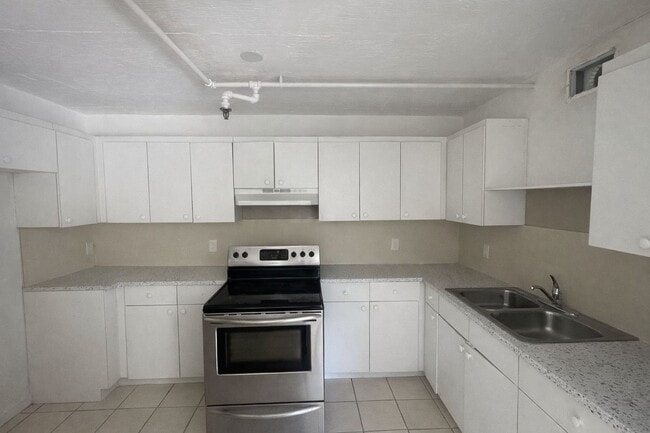 Building Photo - 17050 NW 55 Ave