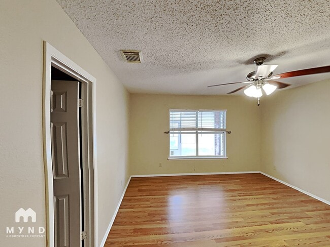 Building Photo - 21638 Longwood