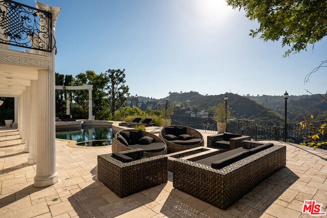 Building Photo - 8020 Zeus Dr
