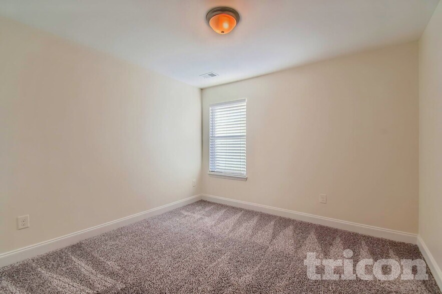 Building Photo - 533 Sprayberry Dr