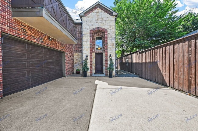 Building Photo - 5211 Mission Ave