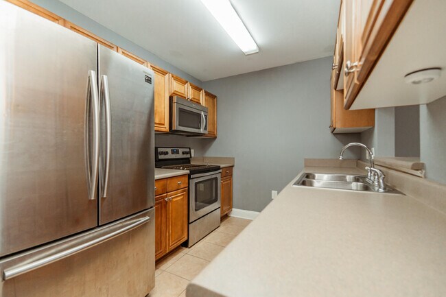 Building Photo - 794 Majestic Dr