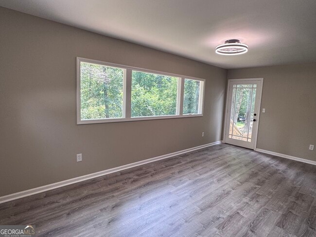 Building Photo - 304 Pinewood Dr