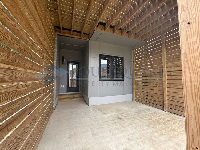 Building Photo - Modern 4-Bed / 4 Bath Townhome with Fireplace, Outdoor Spaces & Fenced Yard – Inside the Beltline...