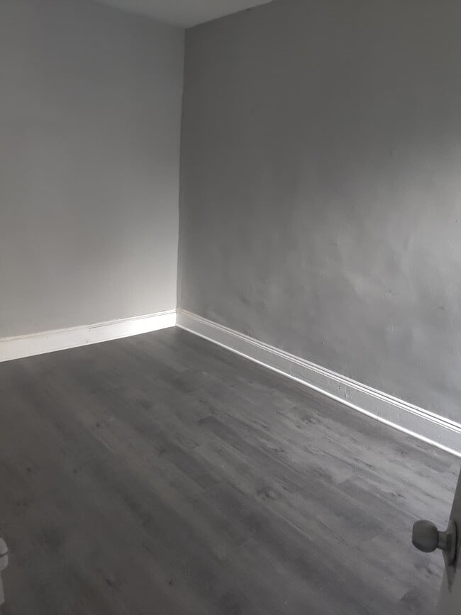 Building Photo - 2045 Fernon St