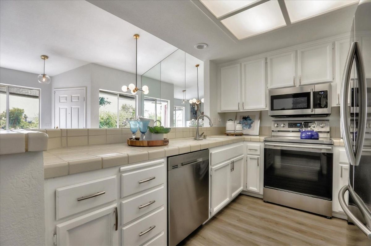 Building Photo - 90 Cherry Ridge Ln