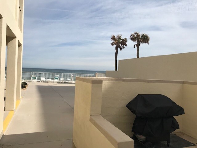 BBQ area - 89 S Atlantic Ave