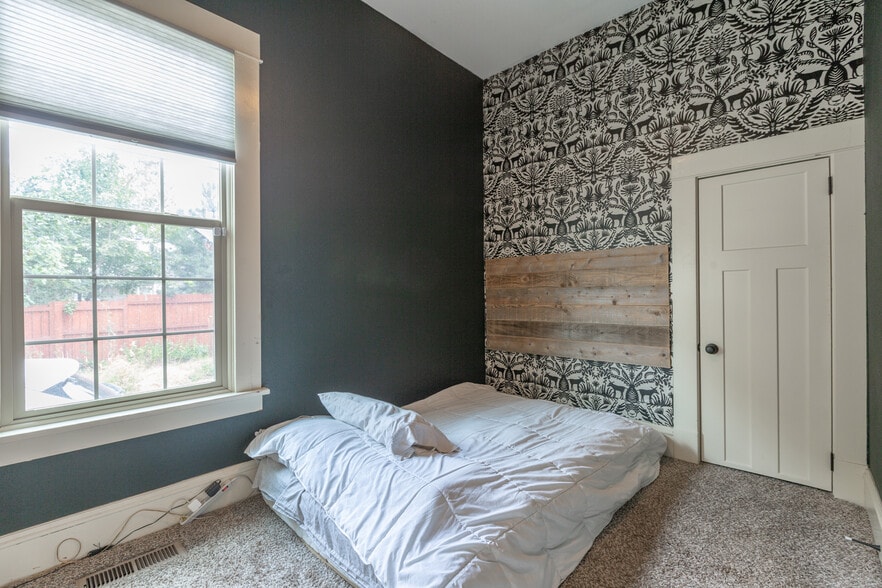 Building Photo - 3410 Q St