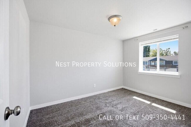Building Photo - 912 S Alderwood Dr