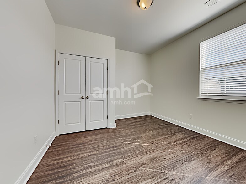 Building Photo - 127 Sago Ct