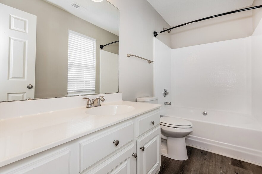 Building Photo - 120 W Walnut Ave