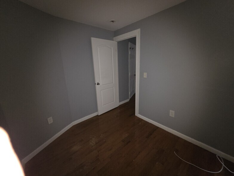 Building Photo - 554 Avenue C