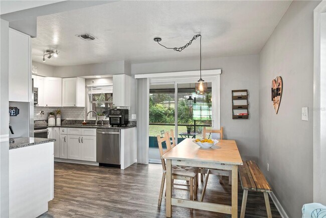 Building Photo - 1653 Peruvian Ln