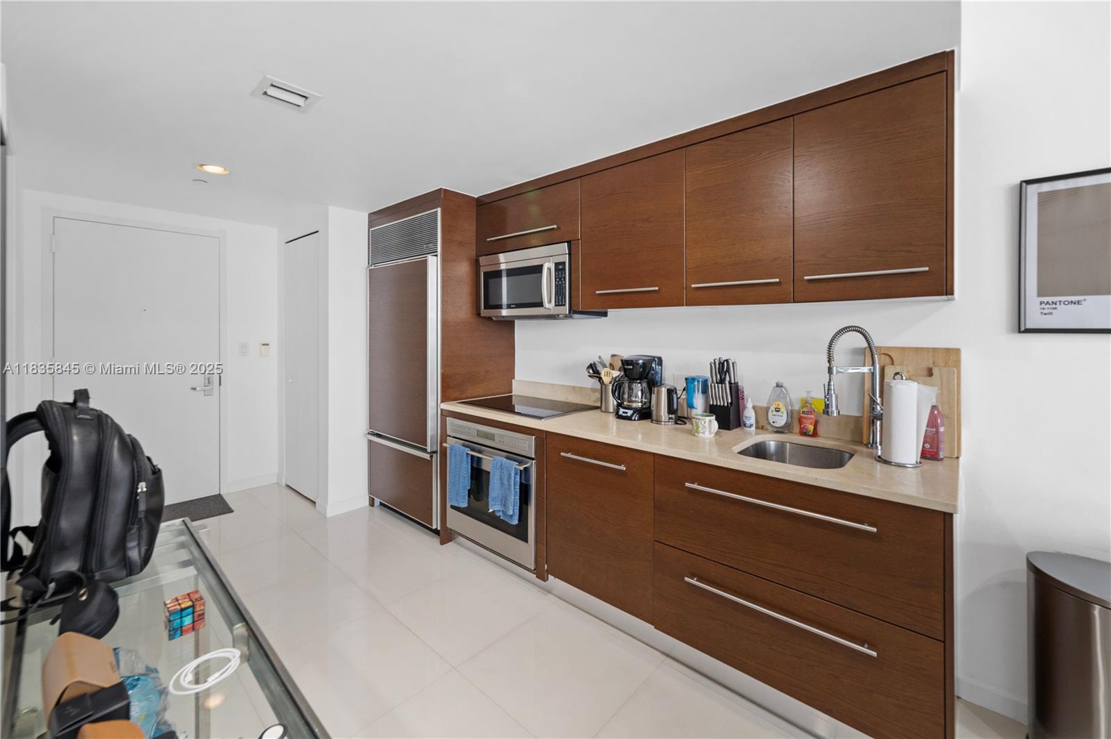Building Photo - 495 Brickell Ave