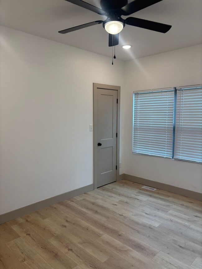 Building Photo - 308 W Worley St