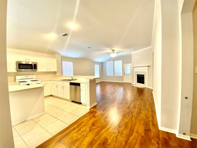 Building Photo - 5615 Brookhollow Oaks Trail