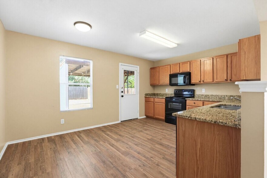 Building Photo - 3935 Regal Rose