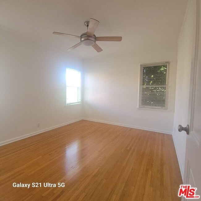 Building Photo - 304 S Reeves Dr
