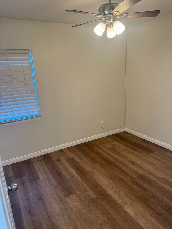 Building Photo - Newly Renovated Home
