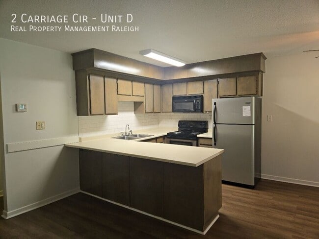 Building Photo - 2 Carriage Cir