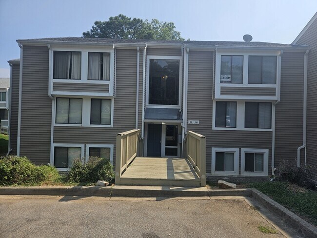 Building Photo - Lake front Condo