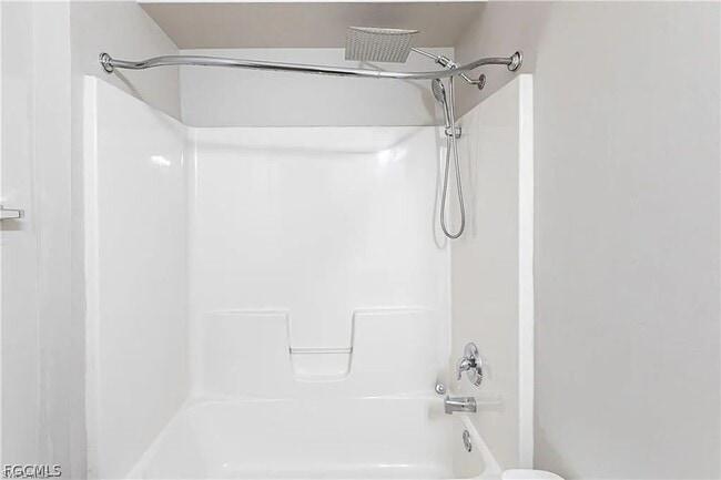 Building Photo - 2130 NE 8th Pl