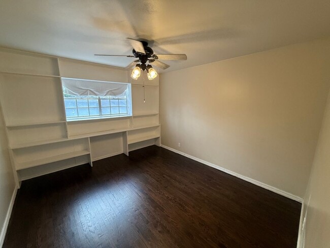 Building Photo - SPACIOUS HOME FOR RENT IN SUNGATE!