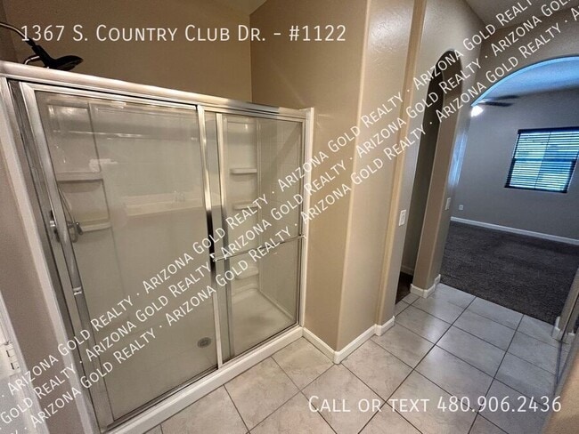Building Photo - 1367 S Country Club Dr