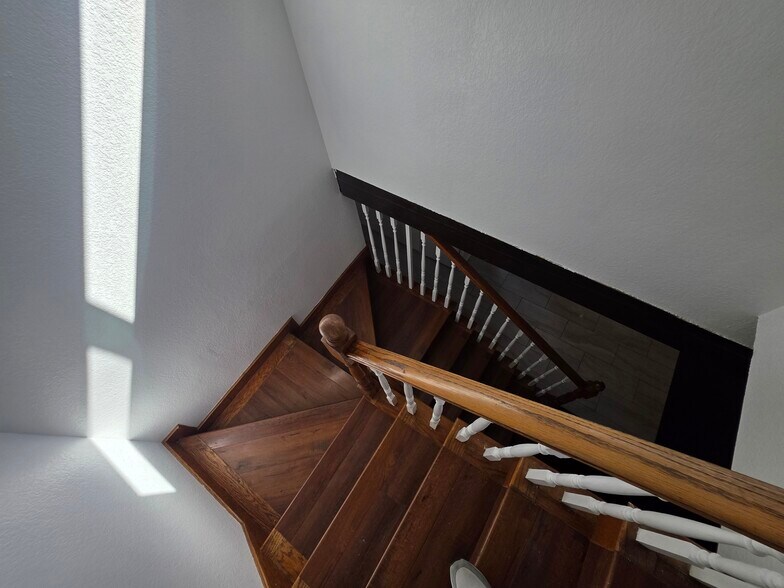 Building Photo - 23247 Raymond St