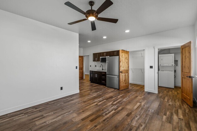 Interior Photo - 336