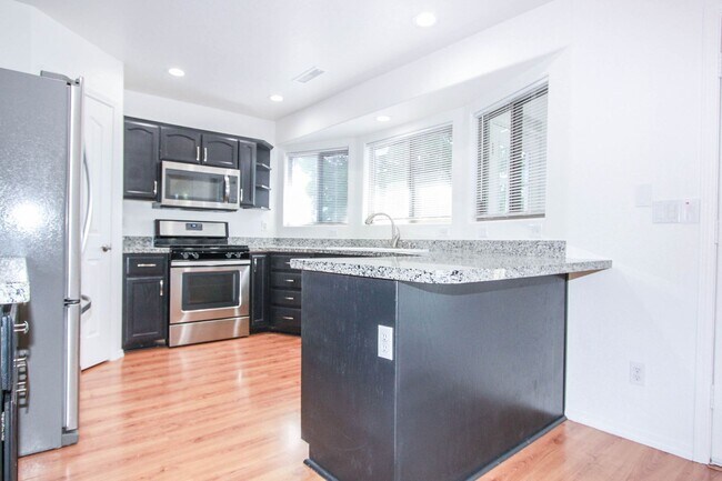 Building Photo - 4266 N Saratoga Dr