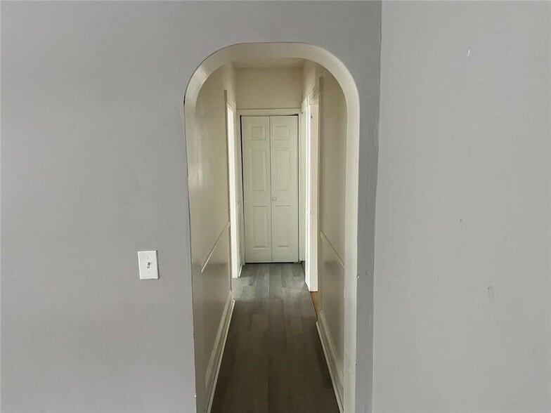 Building Photo - 60 Dover St